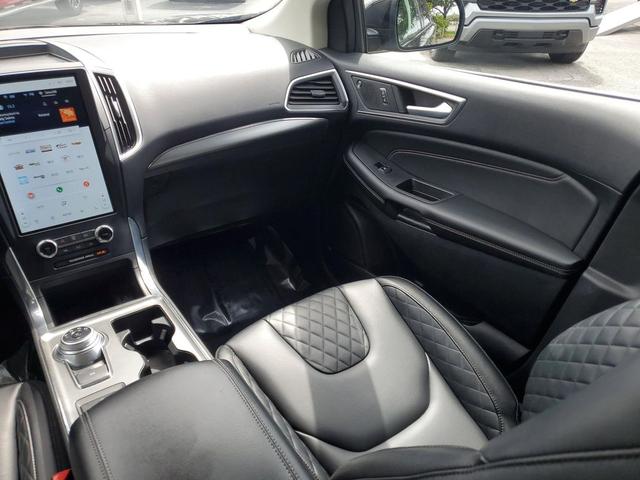 Photo of 2024 Agate Black Metal Ford Edge