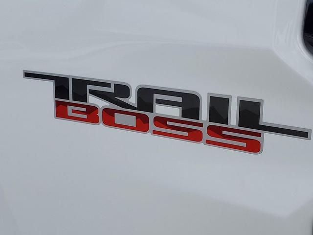 Photo of 2025 Summit White Chevrolet Colorado