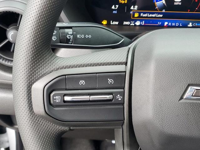 Photo of 2025 Summit White Chevrolet Colorado