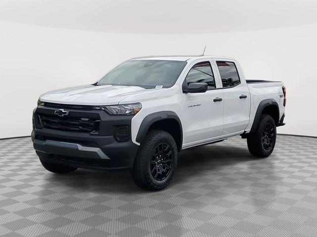 Photo of 2025 Summit White Chevrolet Colorado