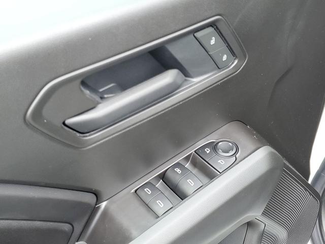 Photo of 2025 Summit White Chevrolet Colorado