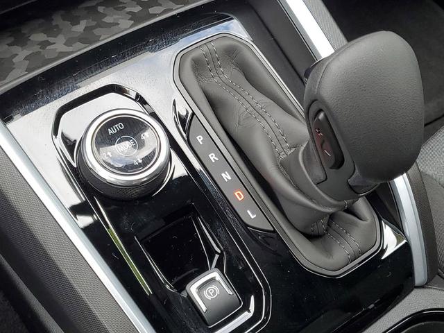 Photo of 2025 Summit White Chevrolet Colorado