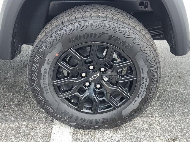Photo of 2025 Summit White Chevrolet Colorado