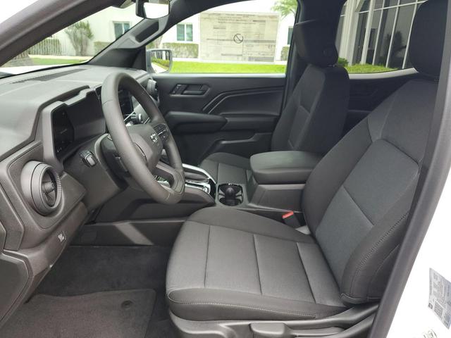 Photo of 2025 Summit White Chevrolet Colorado