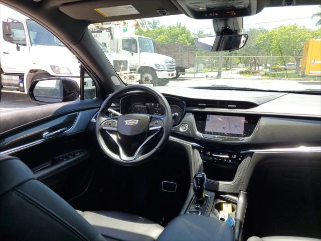 Photo of 2024 Stellar Black Metallic Cadillac XT6