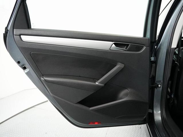 Photo of 2019 Platinum Gray Volkswagen Passat