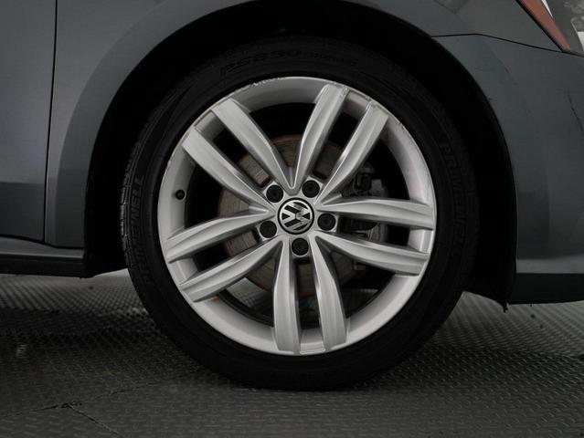 Photo of 2019 Platinum Gray Volkswagen Passat