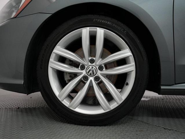 Photo of 2019 Platinum Gray Volkswagen Passat