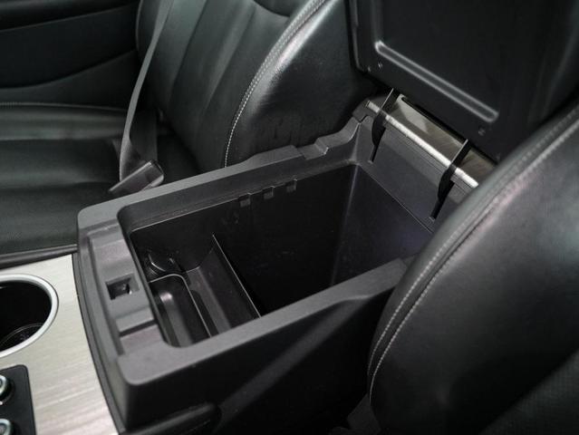 Photo of 2018 Pearl White Nissan Murano
