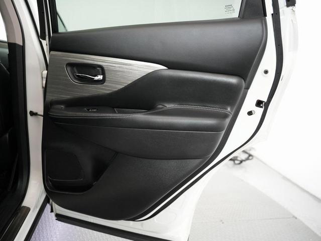 Photo of 2018 Pearl White Nissan Murano