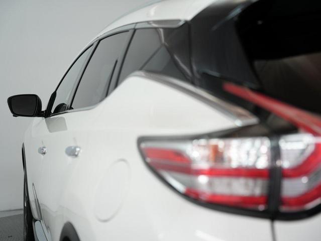 Photo of 2018 Pearl White Nissan Murano
