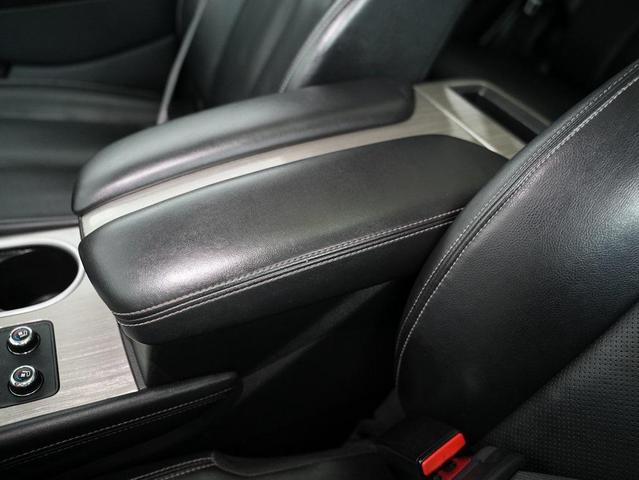 Photo of 2018 Pearl White Nissan Murano