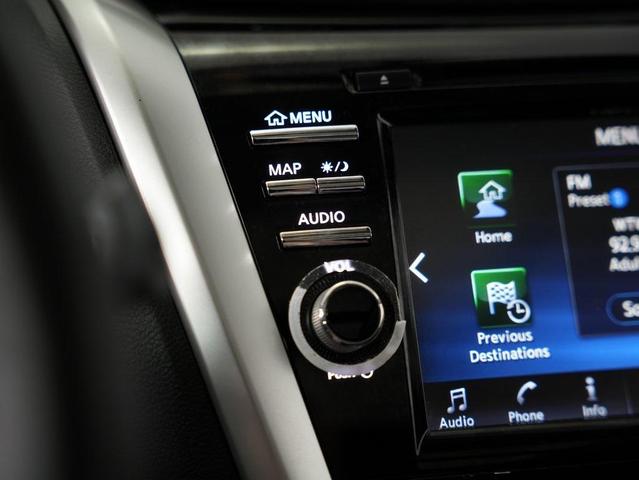 Photo of 2018 Pearl White Nissan Murano