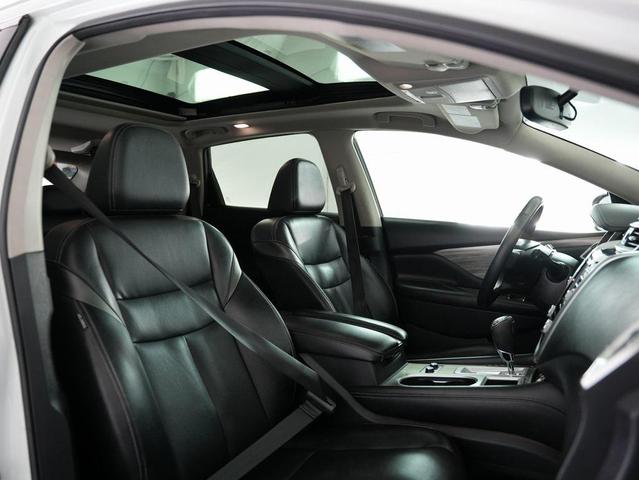 Photo of 2018 Pearl White Nissan Murano