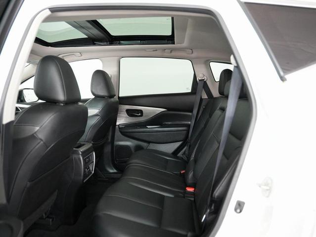 Photo of 2018 Pearl White Nissan Murano