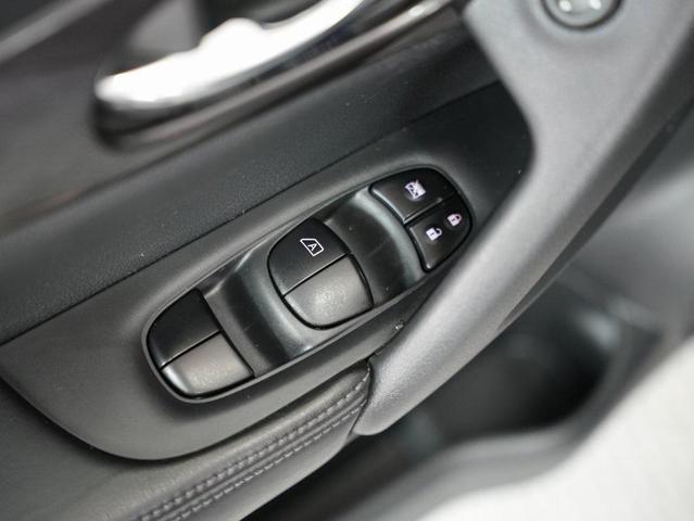 Photo of 2019 Magnetic Black Pearl Nissan Rogue