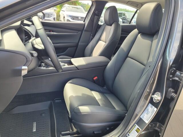Photo of 2025 Machine Gray Metallic Mazda Mazda3