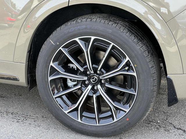 Photo of 2025 Zircon Sand Metallic Mazda CX-70