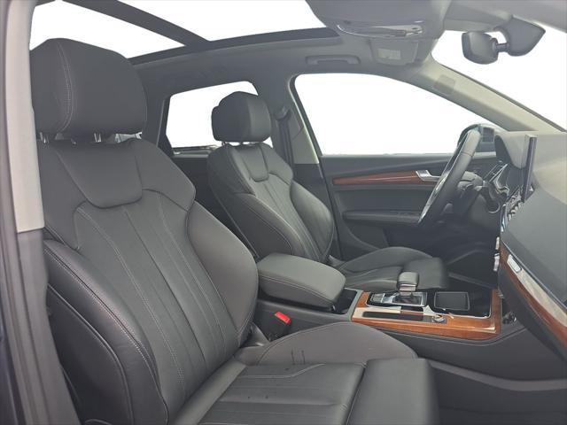 Photo of 2023 Daytona Gray Pearl Audi Q5 e