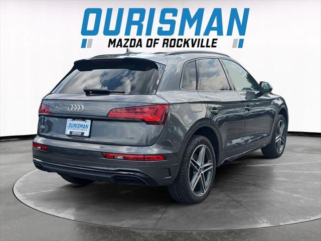 Photo of 2023 Daytona Gray Pearl Audi Q5 e