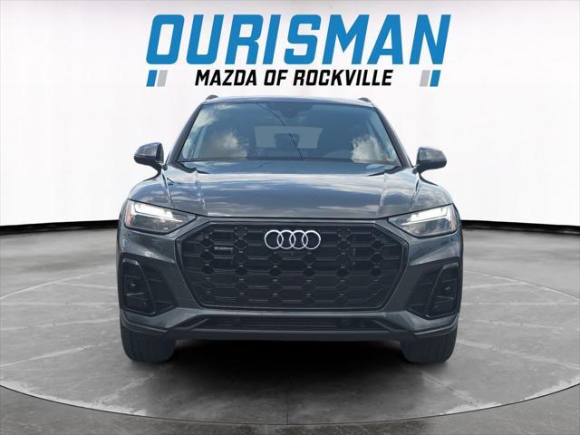 Photo of 2023 Daytona Gray Pearl Audi Q5 e