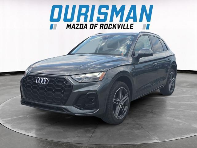 Photo of 2023 Daytona Gray Pearl Audi Q5 e