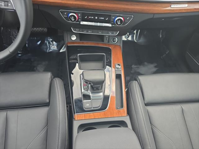Photo of 2023 Daytona Gray Pearl Audi Q5 e