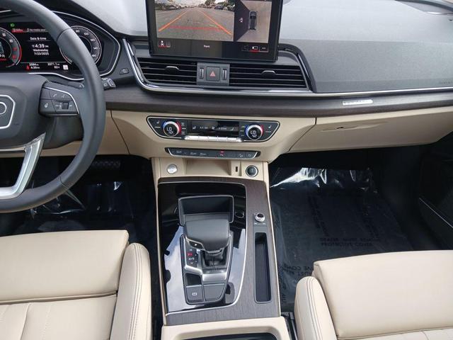 Photo of 2025 Blue Metallic Audi Q5