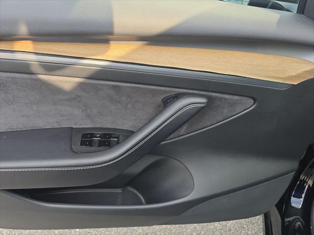 Photo of 2022 Solid Black Tesla Model 3