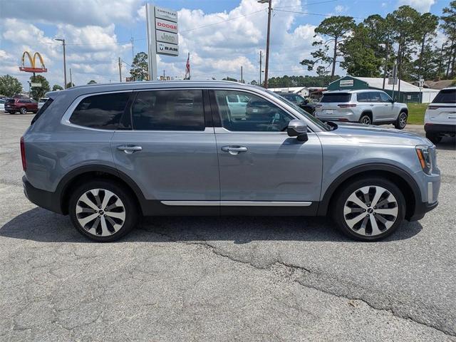 Photo of 2022 Everlasting Silver Kia Telluride