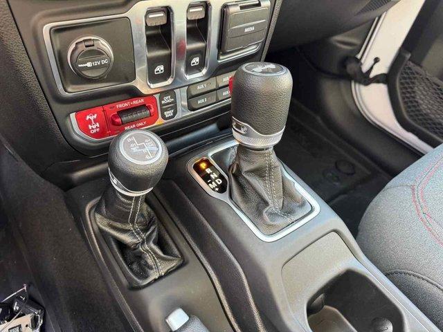 Photo of 2025 Bright White Clearcoat Jeep Wrangler