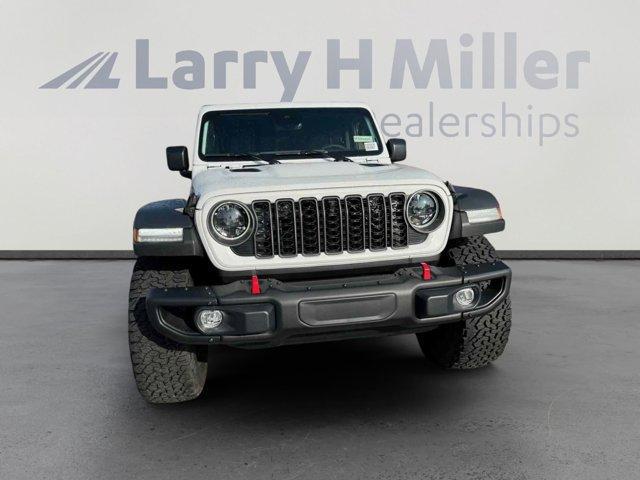 Photo of 2025 Bright White Clearcoat Jeep Wrangler