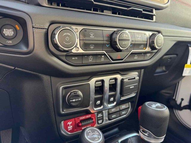 Photo of 2025 Bright White Clearcoat Jeep Wrangler
