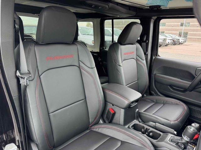 Photo of 2025 Black Clearcoat Jeep Wrangler
