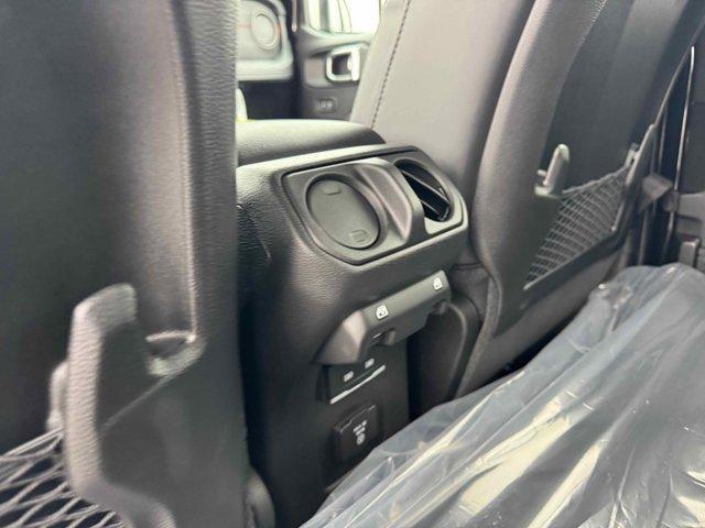 Photo of 2025 Black Clearcoat Jeep Wrangler