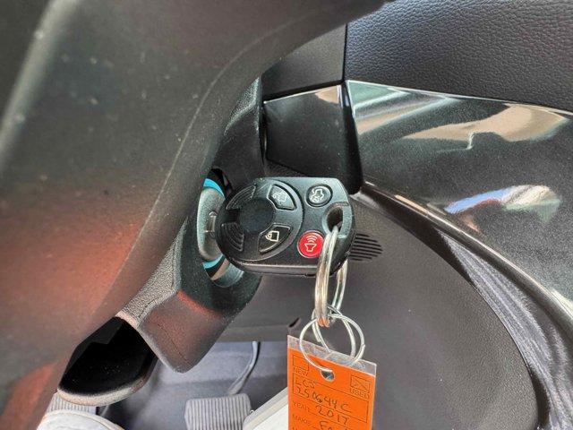 Photo of 2017 White Platinum Ford Escape
