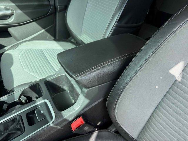 Photo of 2017 White Platinum Ford Escape
