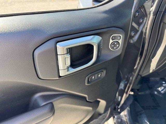 Photo of 2025 Granite Crystal Clearcoat Metallic Jeep Wrangler