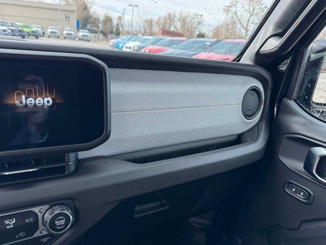 Photo of 2025 Black Clearcoat Jeep Wrangler