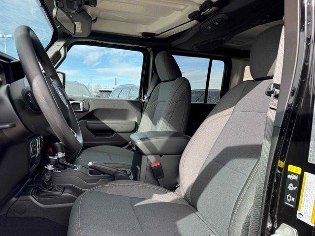 Photo of 2025 Black Clearcoat Jeep Wrangler