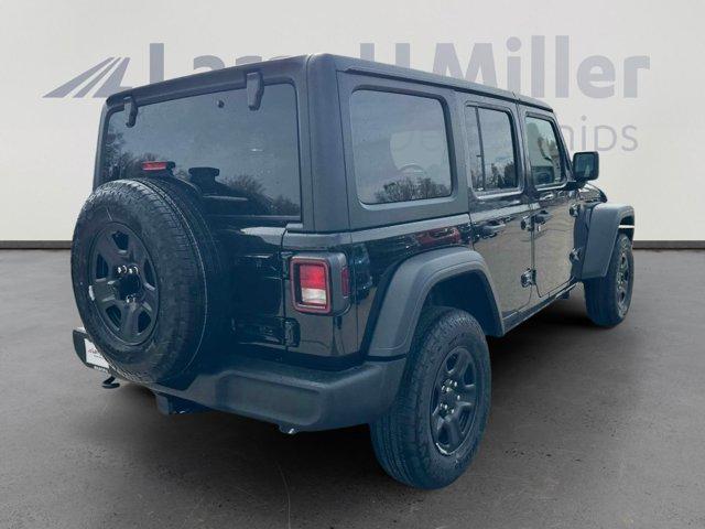 Photo of 2025 Black Clearcoat Jeep Wrangler