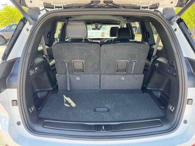 Photo of 2025 Bright White Clearcoat Jeep Grand Cherokee L