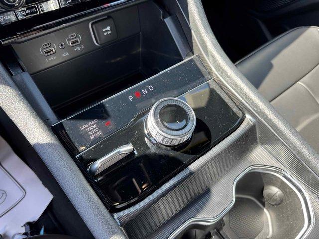 Photo of 2025 Bright White Clearcoat Jeep Grand Cherokee L