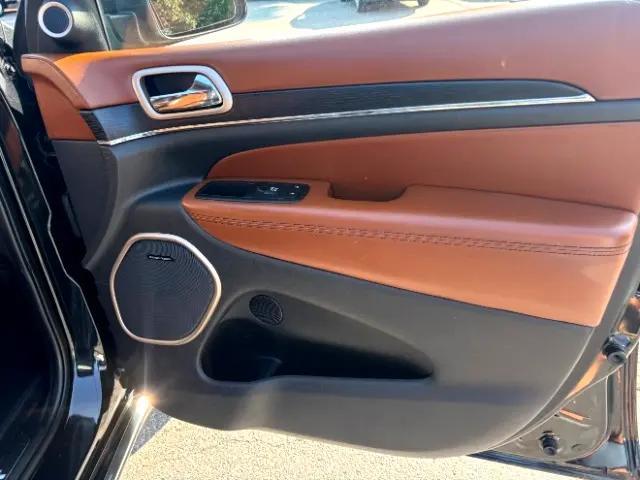Photo of 2016 Brilliant Black Crystal Pearlcoat Jeep Grand Cherokee