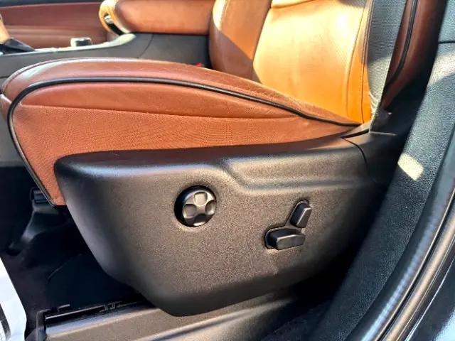 Photo of 2016 Brilliant Black Crystal Pearlcoat Jeep Grand Cherokee