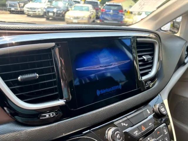 Photo of 2017 Granite Crystal Metallic Clearcoat Chrysler Pacifica