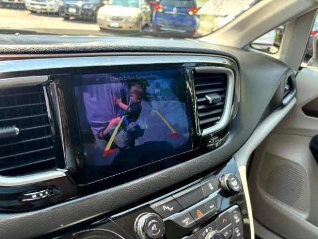 Photo of 2017 Granite Crystal Metallic Clearcoat Chrysler Pacifica