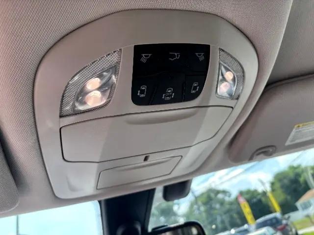 Photo of 2017 Granite Crystal Metallic Clearcoat Chrysler Pacifica