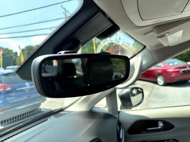 Photo of 2017 Granite Crystal Metallic Clearcoat Chrysler Pacifica