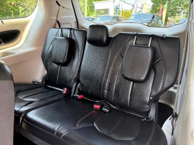 Photo of 2017 Granite Crystal Metallic Clearcoat Chrysler Pacifica